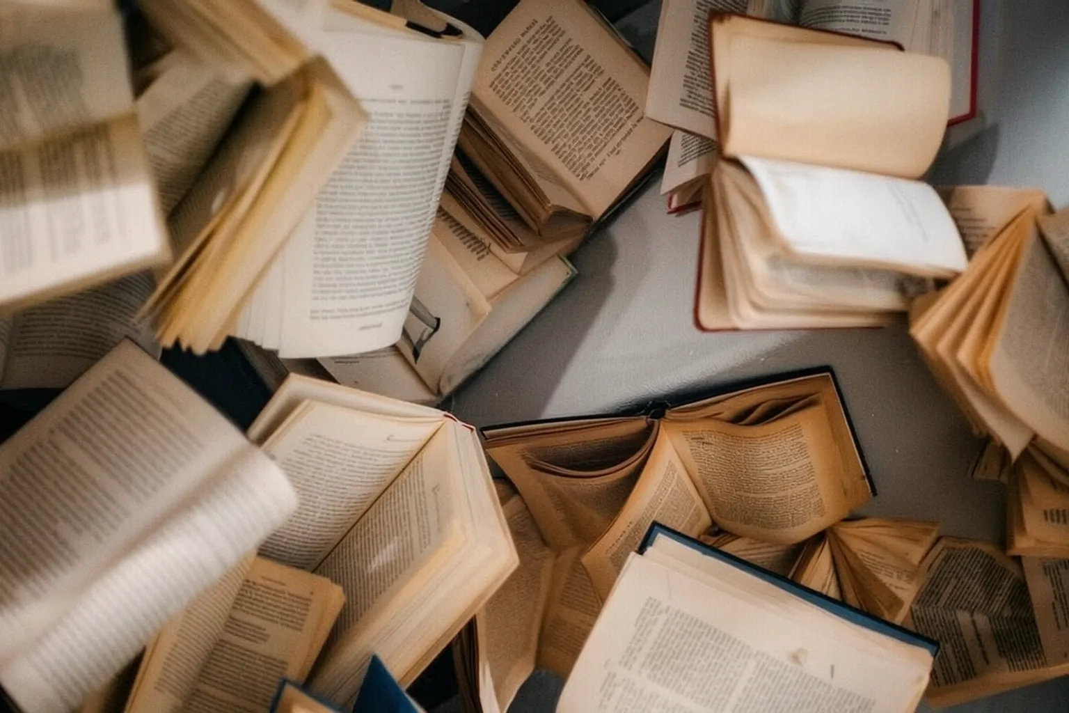 Кризис книжного рынка: почему россияне стали покупать меньше бумажных изданий