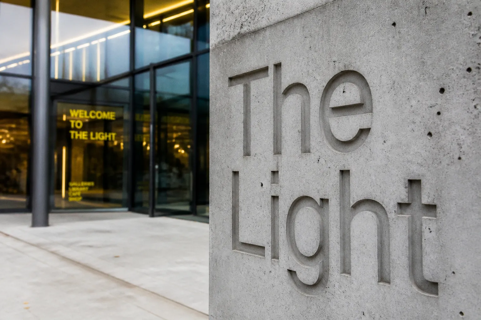 Культурный центр The Light в Дареме: от военного наследия к световым инсталляциям