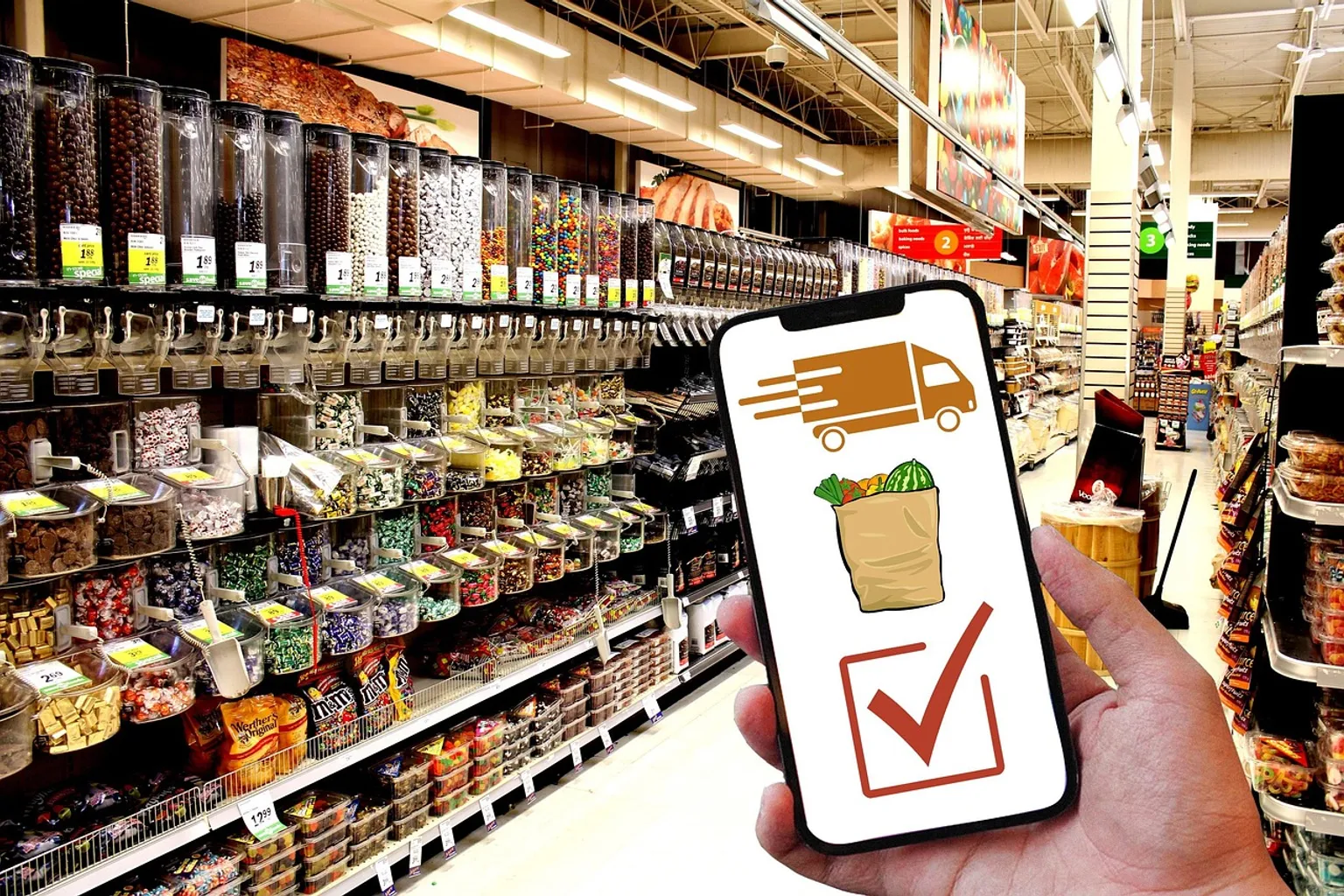 Сравнение стоимости экспресс-доставки продуктов при заказе через приложение и на кассе в 2026 году